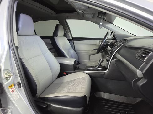 Used 2016 Toyota Camry SE w/ Moonroof Package FWD image 34