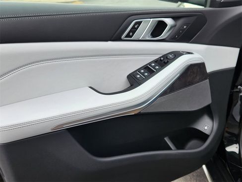 New 2026 BMW X5 xDrive50e image 8