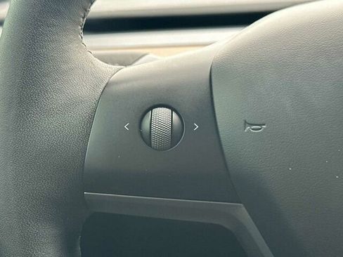Used 2025 Tesla Model Y Long Range RWD image 28