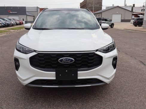 Used 2025 Ford Escape ST-Line Elite w/ Class II Trailer Tow Package AWD/4WD image 12