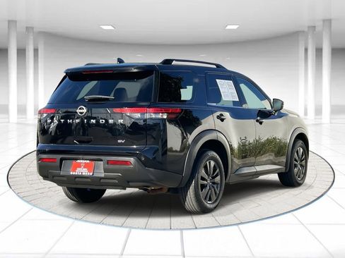 Used 2022 Nissan Pathfinder SV image 4