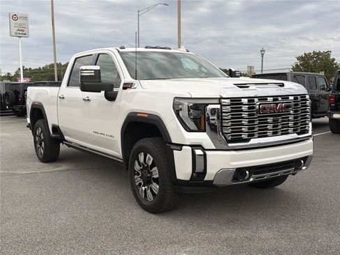 Used 2024 GMC Sierra 2500 Denali w/ Denali Reserve Package AWD/4WD image 3