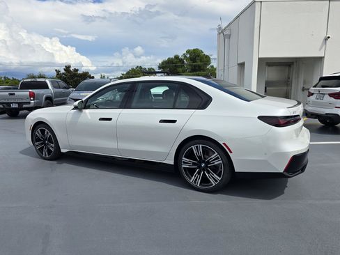 New 2025 BMW i7 xDrive60 w/ Premium Package image 6