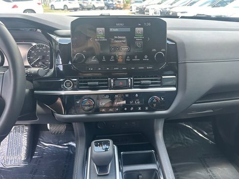 Used 2024 Nissan Pathfinder SL AWD/4WD image 24