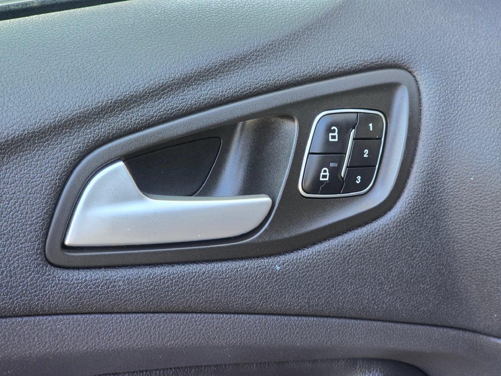 Used 2018 Ford Escape Titanium AWD/4WD image 23