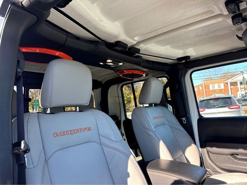 Certified 2023 Jeep Gladiator Mojave w/ Cold Weather Group image 8