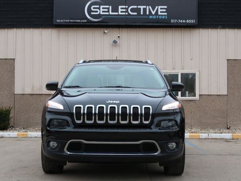 Used 2017 Jeep Cherokee Limited AWD/4WD image 2