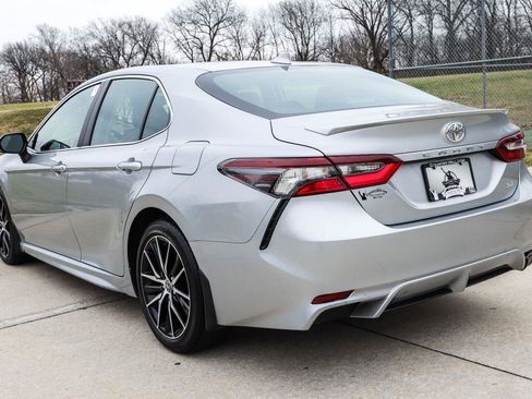 Used 2023 Toyota Camry SE FWD image 17