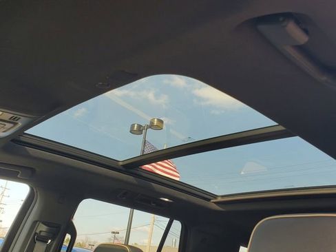 Used 2021 Chevrolet Tahoe Premier w/ Premium Package image 12