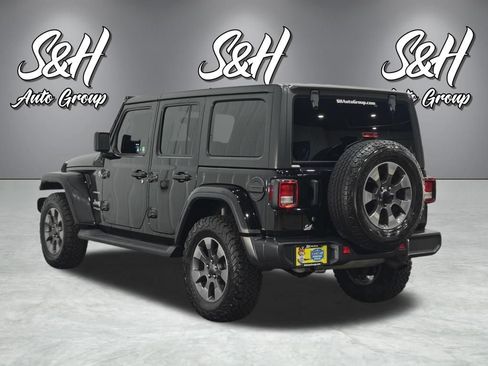 Used 2019 Jeep Wrangler Unlimited Sahara w/ Cold Weather Group AWD/4WD image 16