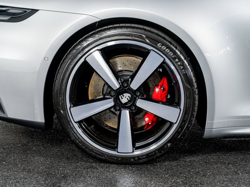 Used 2025 Porsche 911 Carrera S w/ Premium Package image 12