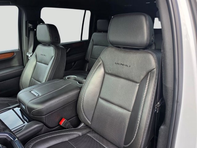 Used 2025 GMC Yukon XL Denali AWD/4WD image 22