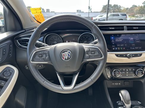 Used 2020 Buick Encore GX Essence w/ Experience Buick Package image 17