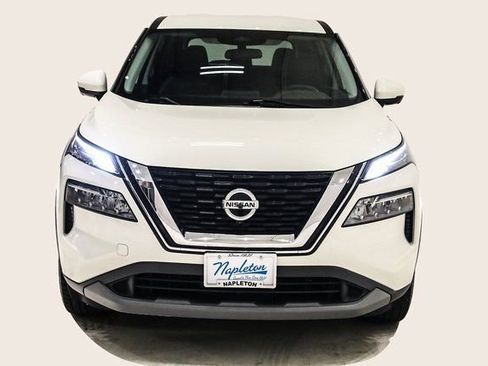 Used 2021 Nissan Rogue SV image 3