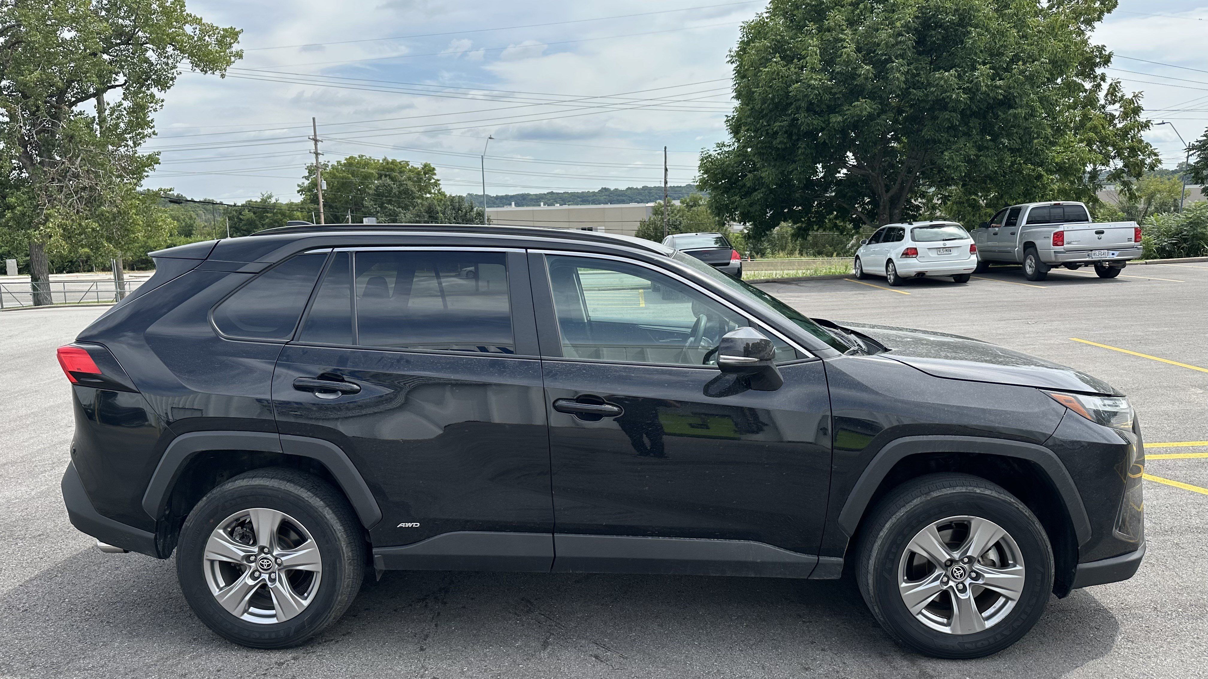Used 2025 Toyota RAV4 XLE AWD/4WD image 11