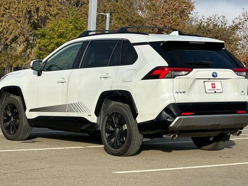 Used 2024 Toyota RAV4 SE image 6