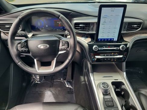 Certified 2022 Ford Explorer Platinum w/ Equipment Group 601A AWD/4WD image 4