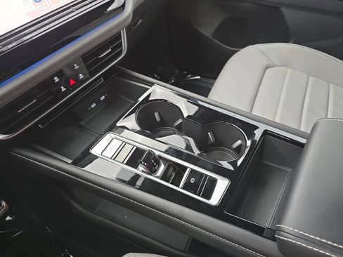 Used 2024 Volkswagen Atlas Cross Sport SEL R-Line image 25