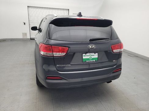 Used 2017 Kia Sorento FWD w/ LX Convenience Package image 6
