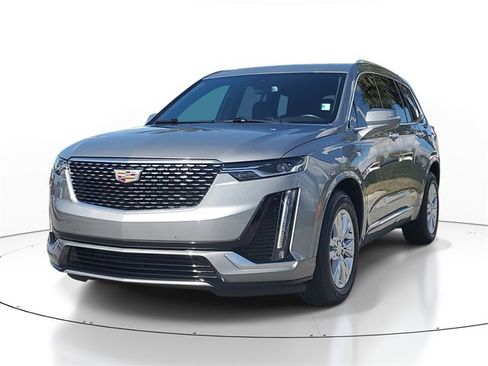 Used 2023 Cadillac XT6 Luxury image 2