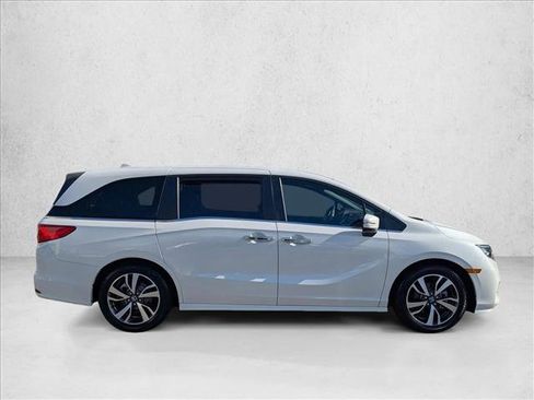 Certified 2023 Honda Odyssey Touring image 4