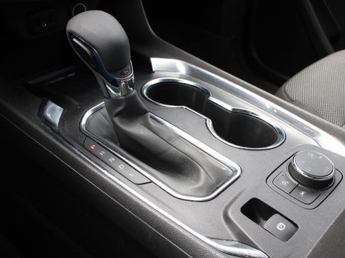 Used 2023 Chevrolet Traverse LT image 14