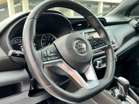 Used 2019 Nissan Kicks SR w/ SR Premium Package FWD image 28