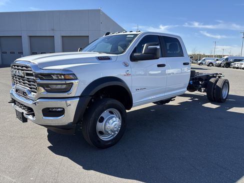 New 2025 RAM 5500 4x4 Crew Cab image 5