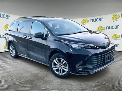 Certified 2022 Toyota Sienna XLE Woodland Edition