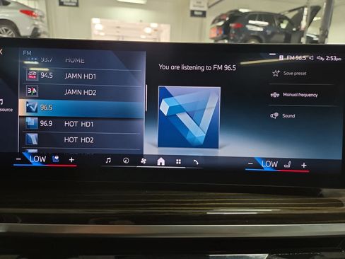 Used 2025 BMW X5 xDrive40i w/ M Sport Package AWD/4WD image 26