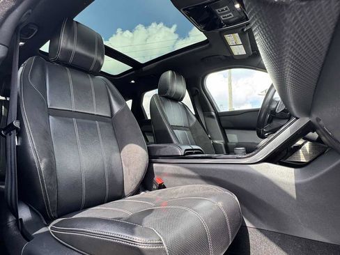 Used 2019 Land Rover Range Rover Velar R-Dynamic SE AWD/4WD image 30