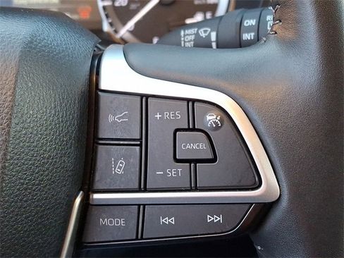 Certified 2024 Toyota Highlander LE image 28