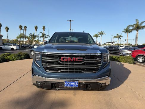 Used 2024 GMC Sierra 1500 SLT image 2