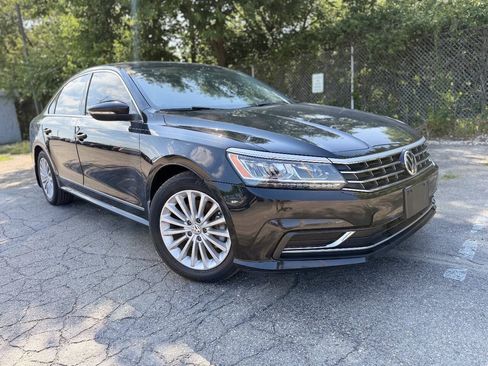 Used 2017 Volkswagen Passat 1.8T SE w/ SE Lighting Package FWD image 1