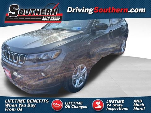 Used 2024 Jeep Compass Latitude AWD/4WD image 1