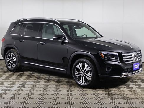 Used 2025 Mercedes-Benz GLB 250 4MATIC image 2