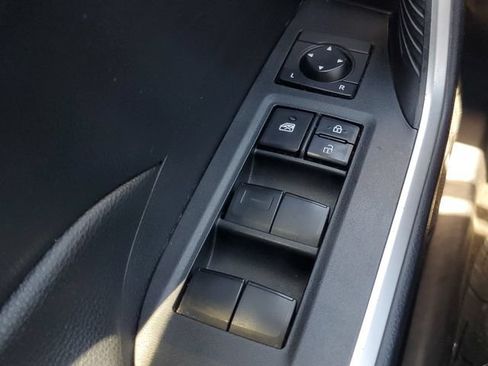 Used 2019 Toyota RAV4 LE AWD/4WD image 20