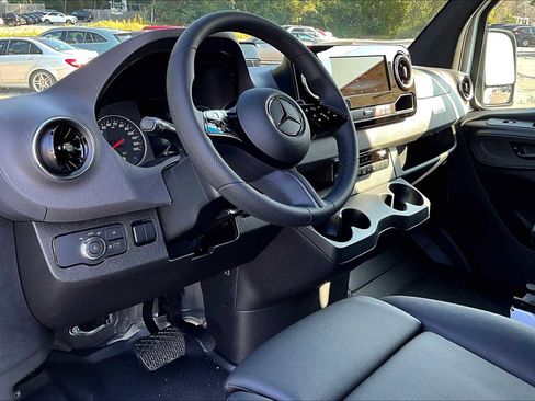 New 2025 Mercedes-Benz Sprinter 2500 image 9