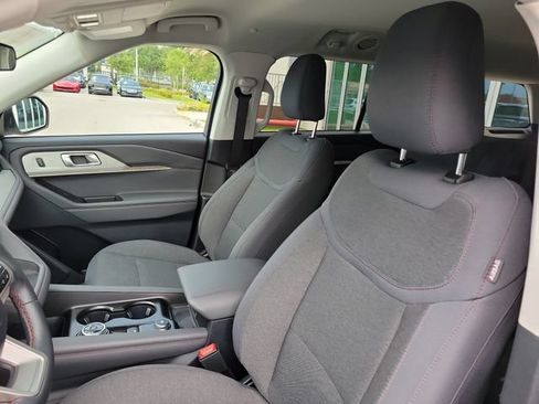Used 2026 Ford Explorer Active RWD image 11