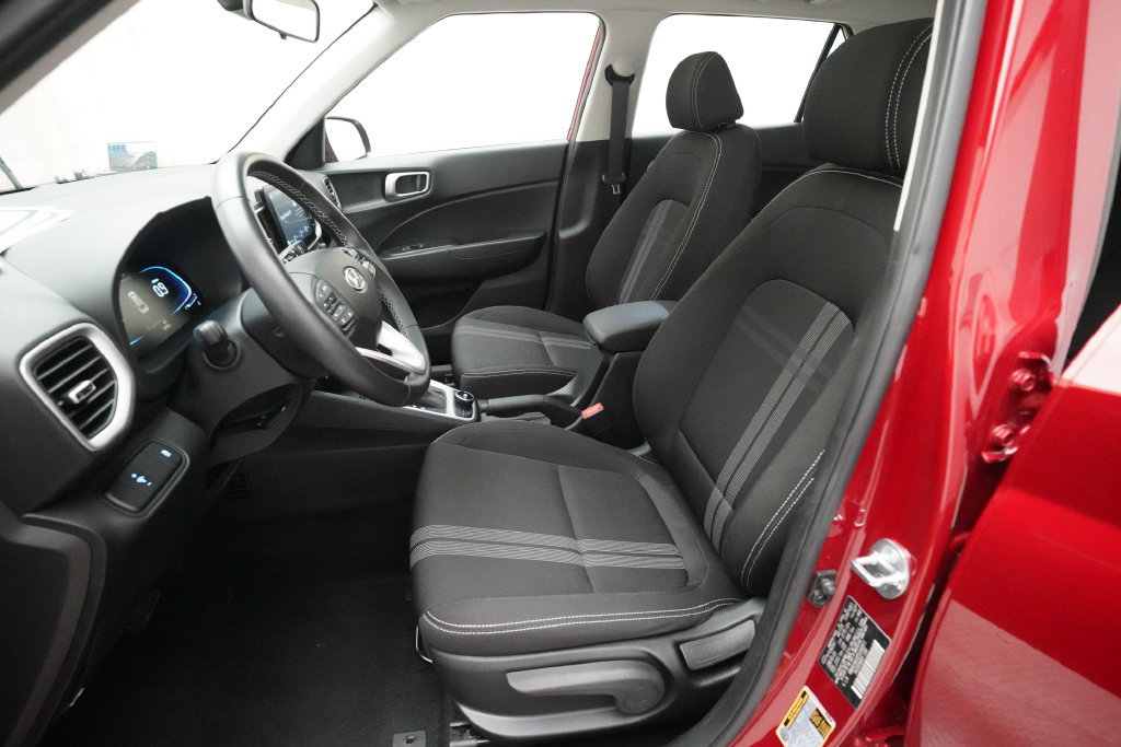 Used 2023 Hyundai Venue SEL FWD image 7