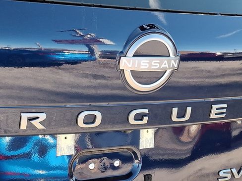 Used 2024 Nissan Rogue SV image 30