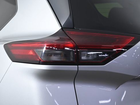 Certified 2023 Nissan Rogue SV image 7