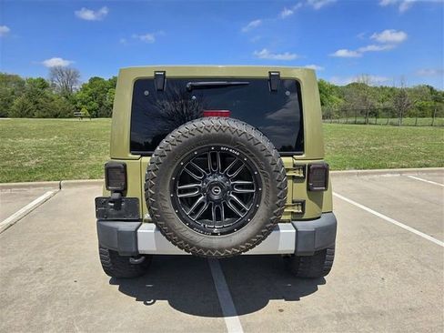 Used 2013 Jeep Wrangler Unlimited Sahara image 5