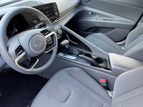 Used 2023 Hyundai Elantra SE image 11