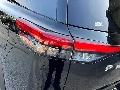 Certified 2024 Nissan Pathfinder SV FWD image 28
