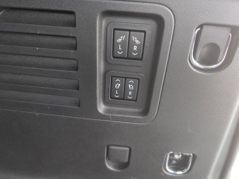 Used 2025 GMC Acadia Denali w/ Super Cruise Package image 8