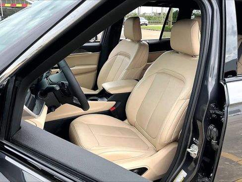 Used 2024 Jeep Grand Cherokee Limited w/ Luxury Tech Group II image 8