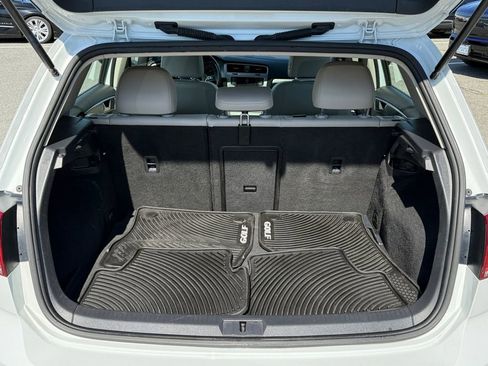 Used 2017 Volkswagen Golf Wolfsburg Edition image 24