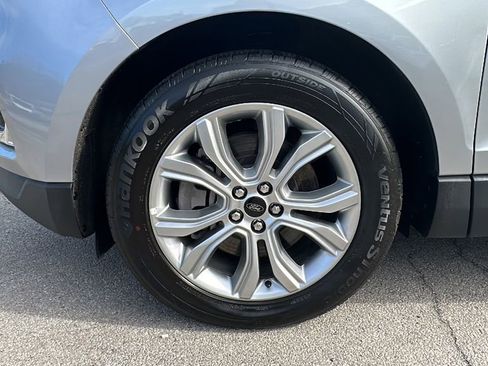 Used 2024 Ford Edge Titanium image 9