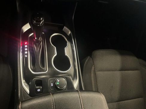 Used 2019 Chevrolet Traverse LT FWD image 23